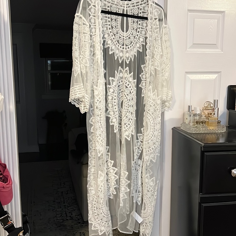 Lace kimono sz medium